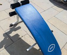 Adjustable and foldable exercise/abdominal bench