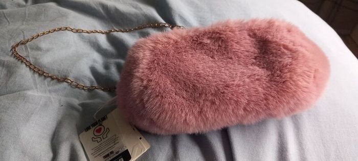 Faux fur pink shoulder clutch bag BNWT