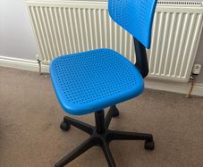 Kids desk chair