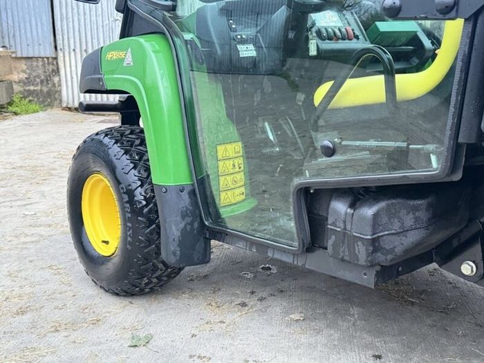 2022 John Deere Gator Hpx815e