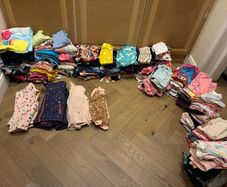 Girls bundle (250 items)