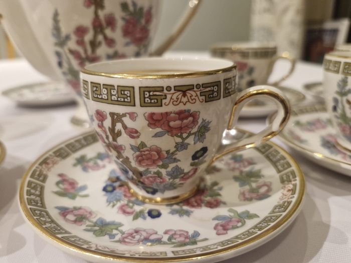 Antique arklow pottery 12-piece tea collection (famel rose)