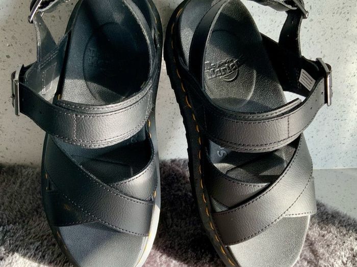 Dr Martens / Docs Size 5, Voss 11 Quad Athena Leather Strap Platform Sandals in Black