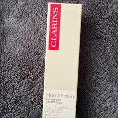 Clarins Skin illusion All in one concealer  - 10