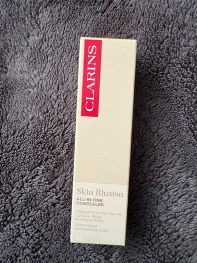 Clarins Skin illusion All in one concealer  - 10