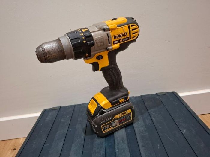 Dewalt powerful drill DCD985 with 6 AH battery