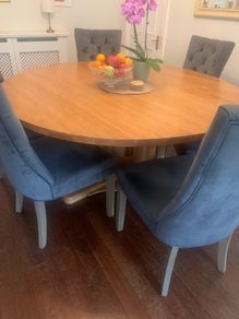 Solid oak round table