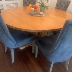 Solid oak round table
