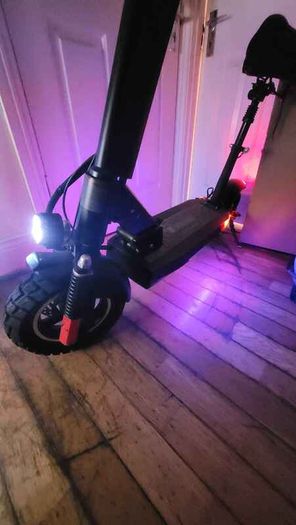 Kugoo Kirin M4 Pro E-Scooter with folding frame and fitted seat