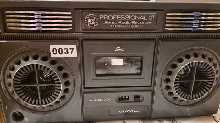 From 1977 Rare CROWN Studio Professionell GT, all function works good.
