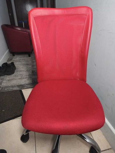 Red Ergonomic Mesh Office Chair  Stylish & Comfortable (Good Condition)