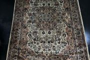 Fine Hand-Knotted Pakistani Wool &amp; Silk Rug (187cm x 124cm) - Fine Medallion