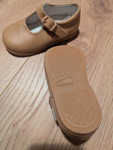 New toddler shoes size 22 (UK 5)