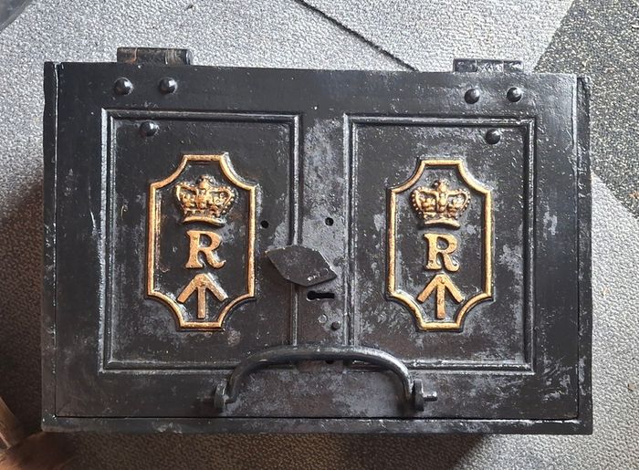 Victorian travelling paymaster safe