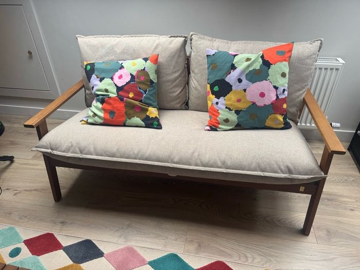 1 x 2 seater, 2 x single seaters & coffee table lounge set