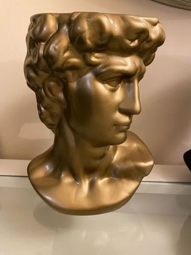 Bust