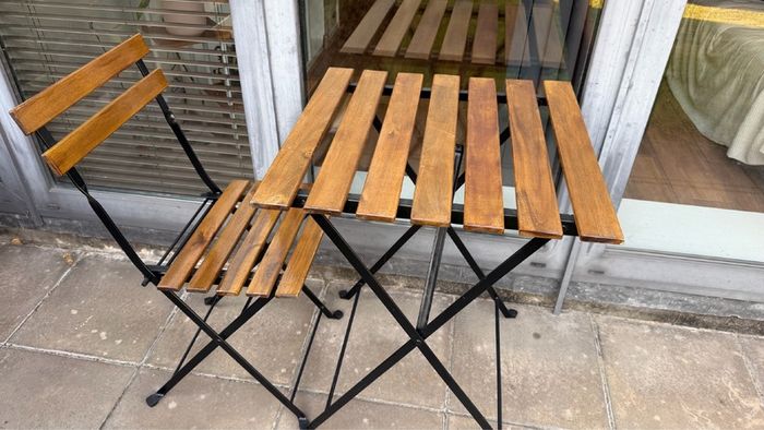 Garden table + chair