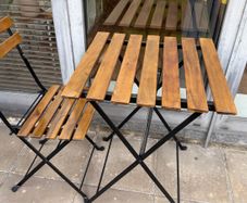 Garden table + chair