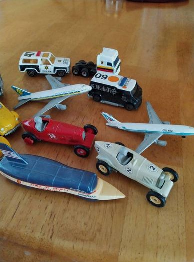 Diecast cars/planes, lorries. (11)