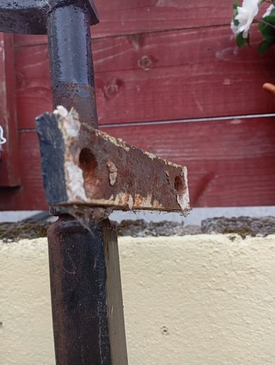 Metal gate hinge and mounting bracket