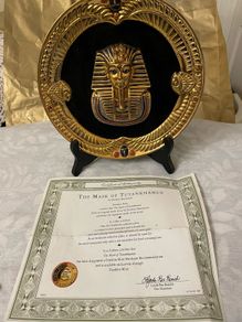 Treasures of Tutankhamun plate on stand