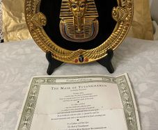 Treasures of Tutankhamun plate on stand