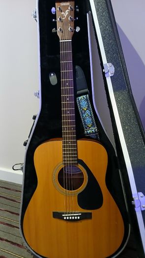 Yamaha FG 403 MS guitar