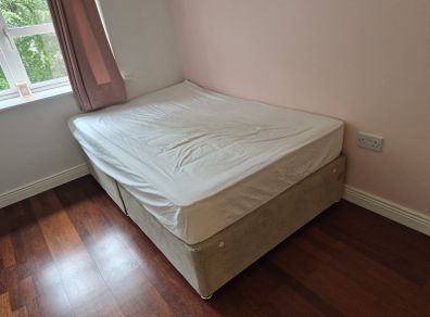 Small Double Bed 4x6ft Free