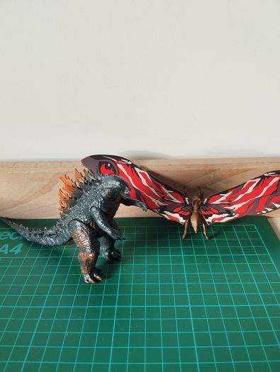 Godzilla & Mothra Figure Set