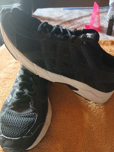 Asics  gel contend 4 unisex trainers /runners