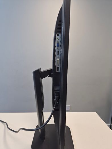 AOC 24E1Q 23.8 inch FHD monitor 2025 FREE 8K DisplayPort Chromeline cable