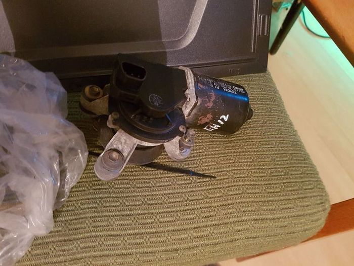 Toyota hiace windscreen wiper motor