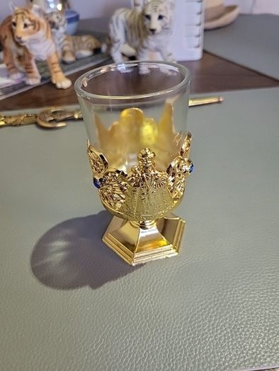 Votive stand
