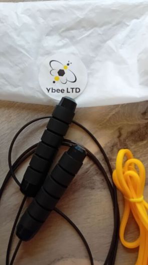 Fitness skipping rope and 2 resistance bands.