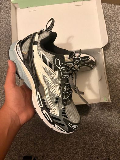 OFF WHITE be right backs