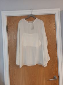 Primark  Long Cream Blouse/Long Top.  Size - XL - 16-.  B.N.W.T.