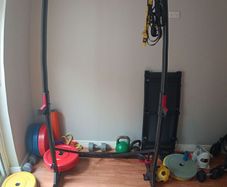 1/4 Squat Rack/ Pull up Bar & TRX Suspension Trainer