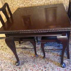Extending table with 3 chairs to match sideboard