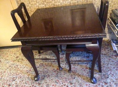 Extending table with 3 chairs to match sideboard