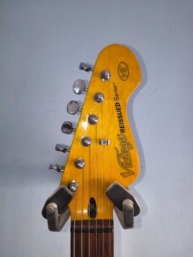 Vintage V6 Stratocaster