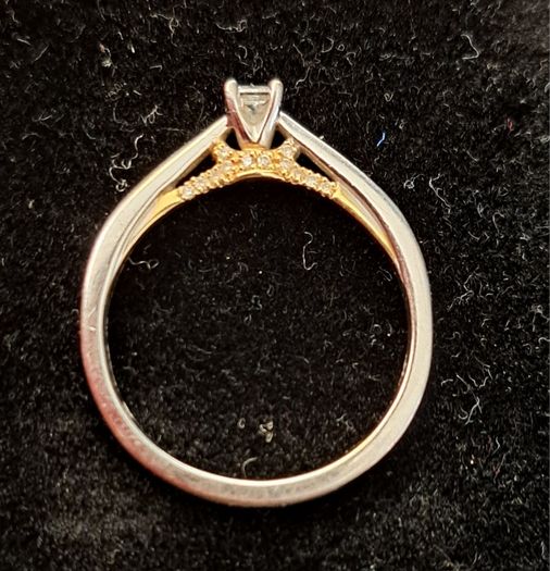 18 ct Diamond ring