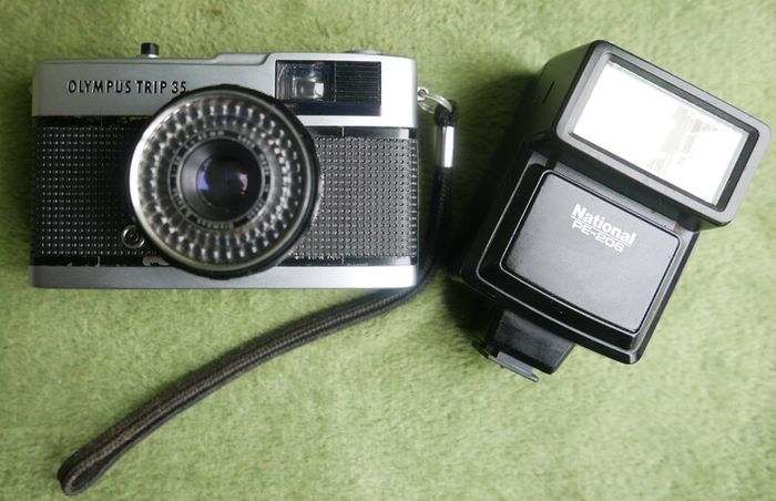Olympus Trip 35 35mm Film Camera with  Flash - Tested