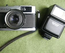 Olympus Trip 35 35mm Film Camera with  Flash - Tested