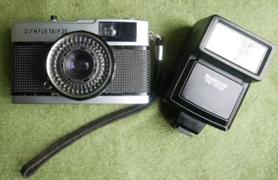 Olympus Trip 35 35mm Film Camera with  Flash - Tested