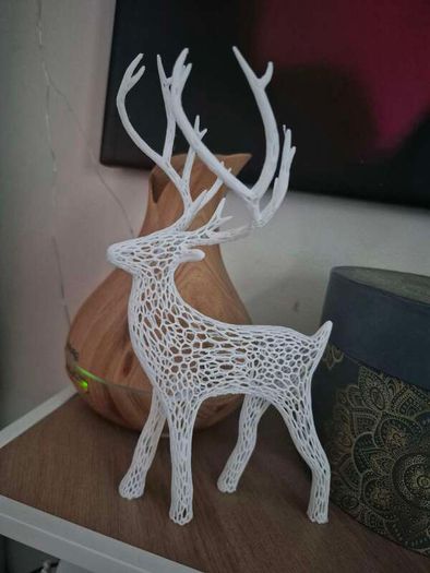 Voronoi Holiday Christmas Deer
