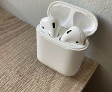 Airpods 2nd gen wireless charging case