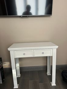 makeup table