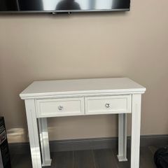 makeup table
