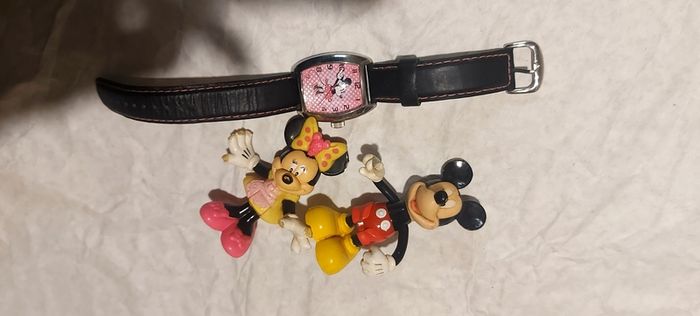 Minnie mouse ,walt disney vintage watch collection,plus 2 free used toys ,used condition, free shipping within Ireland, sold as is.