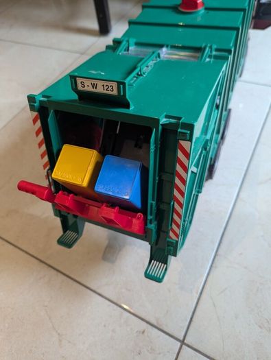Amazing garbage Truck with bins